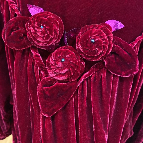 **NWOT **Vintage Silk Velvet Housecoat Handmade Flower Detail Doll Collar - Picture 15 of 17